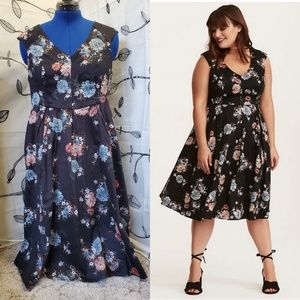 Torrid - Floral v-neck Dress